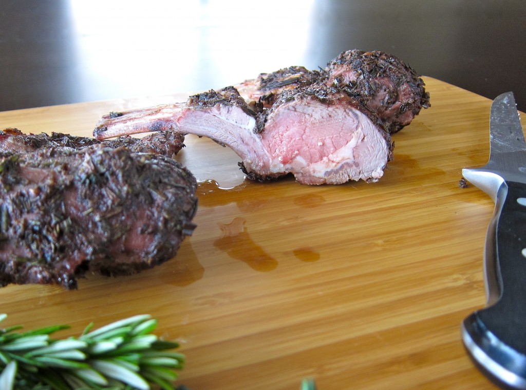 Grille Rosemary-Thyme Rack of Lamb