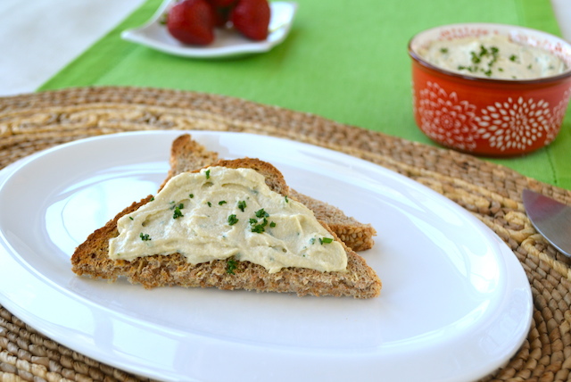 Creamy Vegan Cashew Spread with Rosemary and Chives